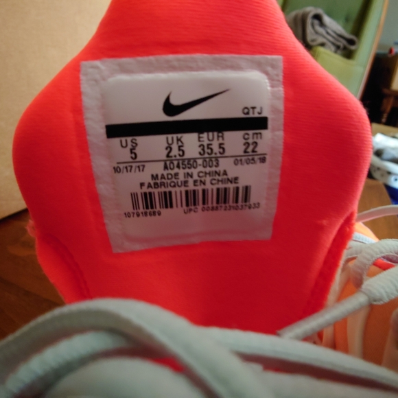 Nike Air vapormax plus size 5 woman's running shoes. Reverse sunset color way - Picture 8 of 13